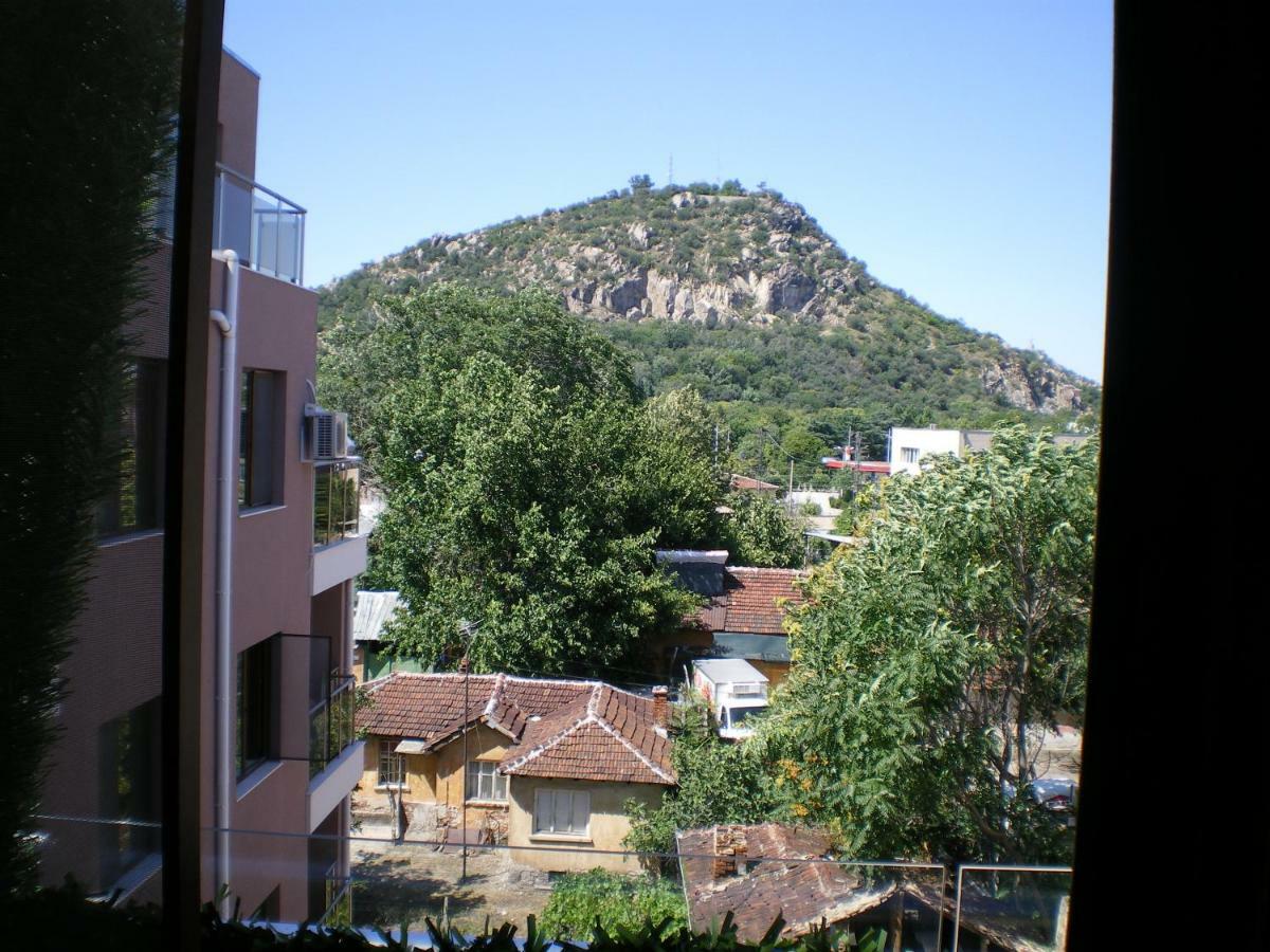 Park View Apartment Plovdiv With Parking Exterior photo