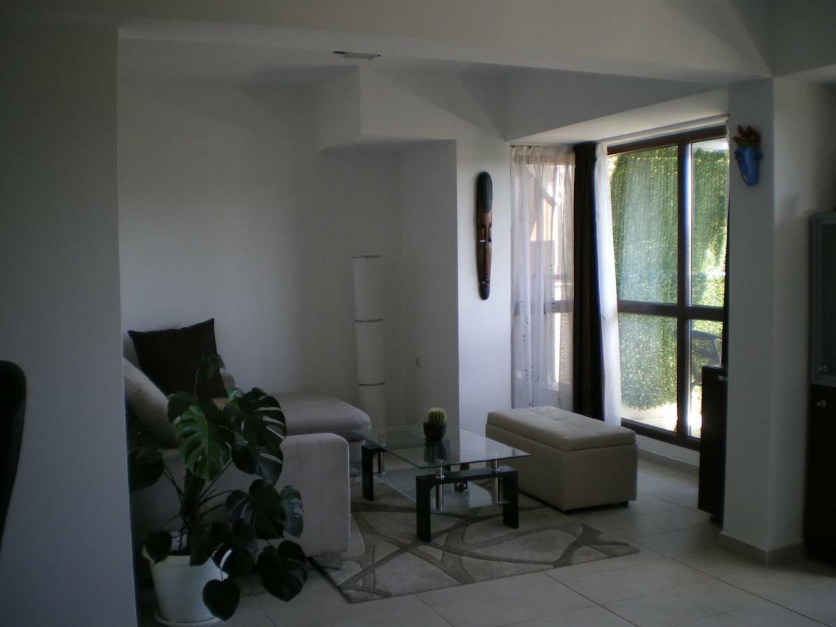 Park View Apartment Plovdiv With Parking Exterior photo